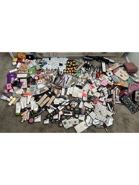 Mini Mystery Makeup Lot 12‑Pc Beauty Bundle Full‑Size Lip + Skincare + Perfume